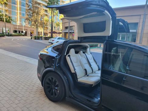 Used 2018 Tesla Model X 100D AWD/4WD image 22