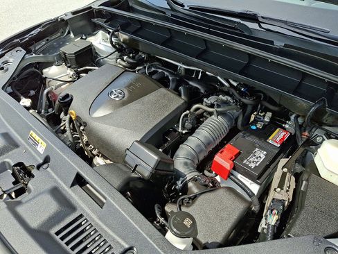 Certified 2021 Toyota Highlander XSE image 29