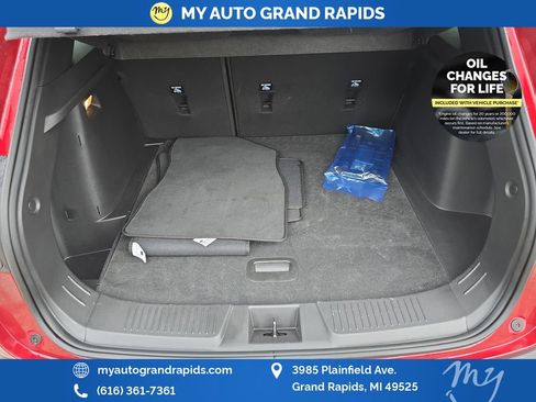Used 2025 Chevrolet Trax RS FWD image 24