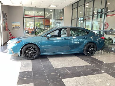 Certified 2025 Toyota Camry SE FWD image 3