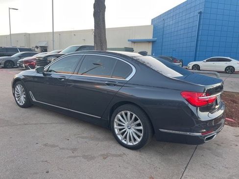 Used 2018 BMW 740i image 4