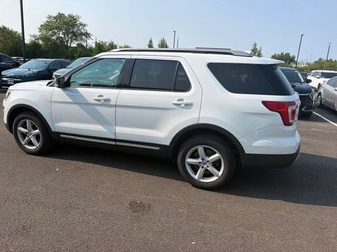 Used 2017 Ford Explorer XLT AWD/4WD image 7