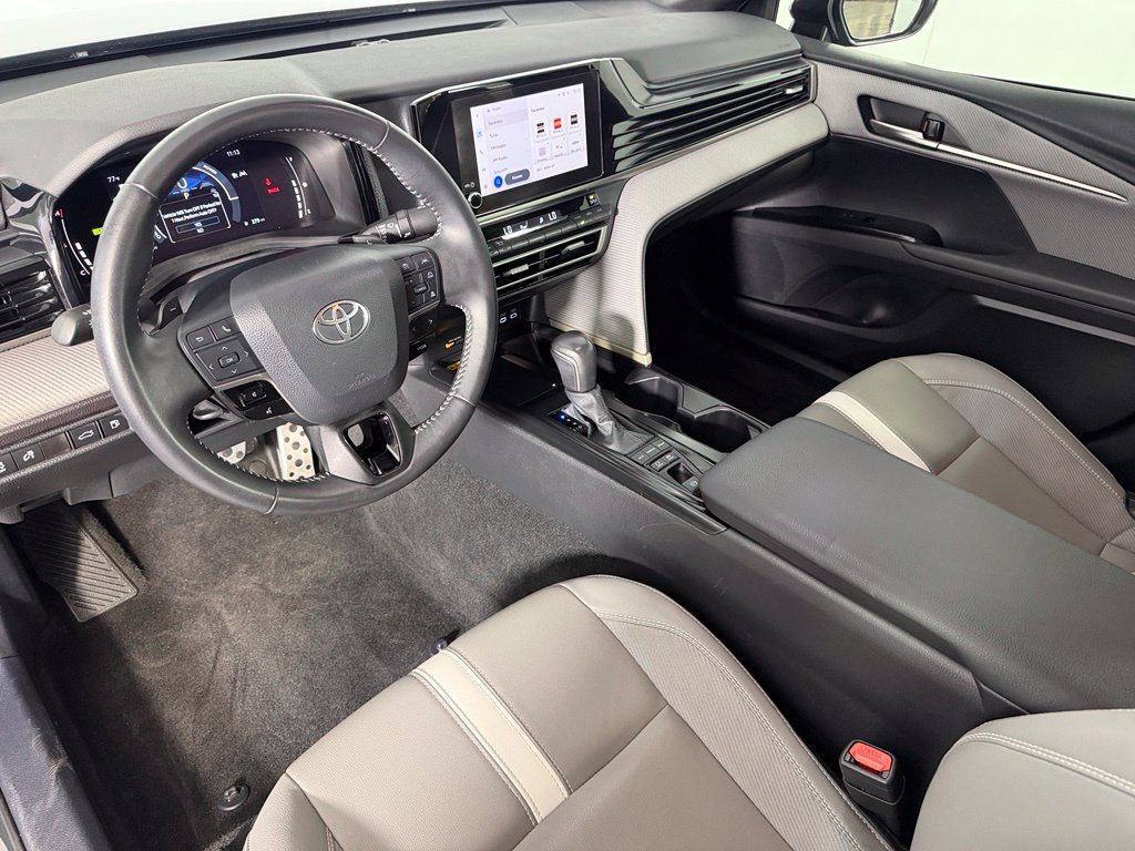 Used 2025 Toyota Camry SE w/ Convenience Package FWD image 12
