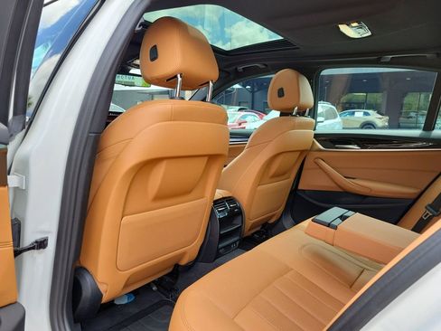 Used 2022 BMW 530i w/ Convenience Package RWD image 11