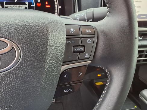 Used 2026 Toyota Camry SE FWD image 23