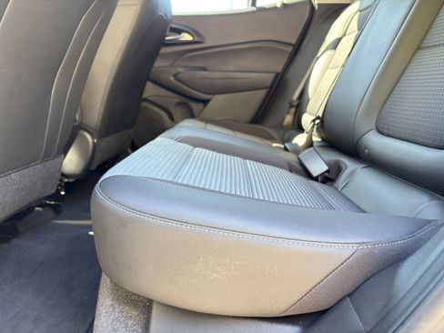 Used 2025 Chevrolet Trax LT w/ LT Convenience Package FWD image 27