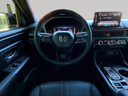 Used 2025 Honda Pilot Black Edition image 6