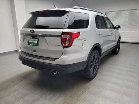 Used 2018 Ford Explorer XLT w/ Equipment Group 202A AWD/4WD image 9