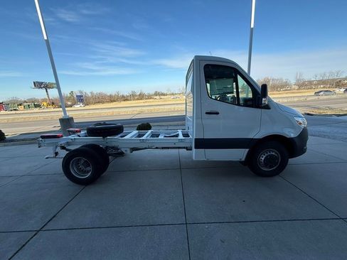 Used 2024 Mercedes-Benz Sprinter 4500 image 3