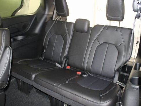 New 2026 Chrysler Pacifica Select image 19