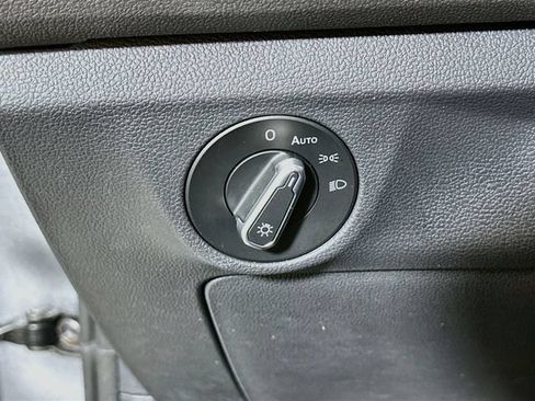 Certified 2023 Volkswagen Jetta SE w/ Panoramic Sunroof Package FWD image 11