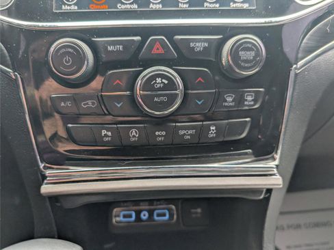 Used 2021 Jeep Grand Cherokee Limited AWD/4WD image 19