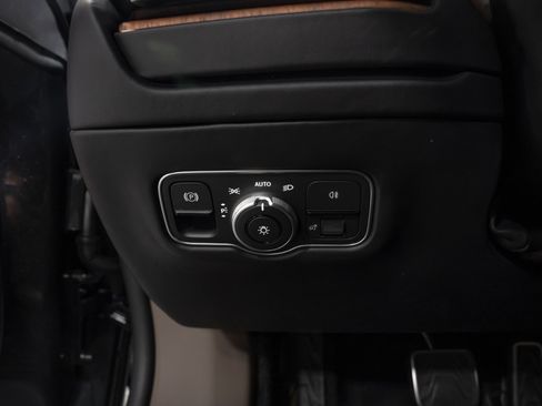 Used 2024 Aston Martin DB12 Coupe RWD image 44
