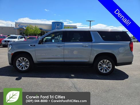 Used 2024 GMC Yukon XL Denali AWD/4WD image 9