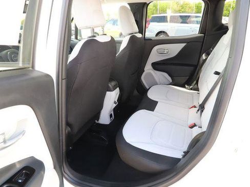 Used 2022 Jeep Renegade Latitude w/ Convenience Group AWD/4WD image 18
