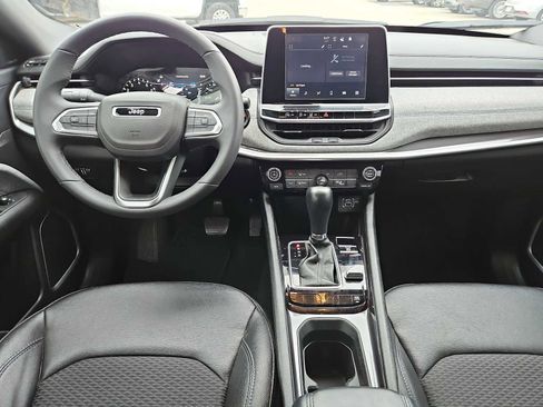Used 2025 Jeep Compass Latitude AWD/4WD image 14