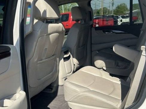 Used 2015 Cadillac Escalade Luxury AWD/4WD image 5