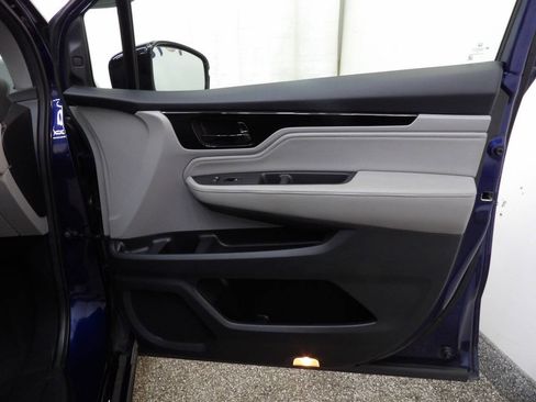 Used 2018 Honda Odyssey Elite image 12
