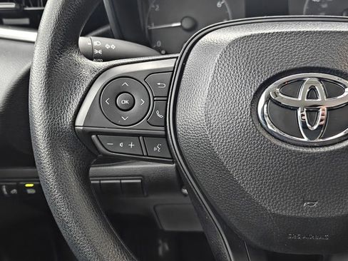 Used 2025 Toyota Corolla LE image 21