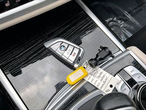 Used 2022 BMW 740i w/ M Sport Package image 13