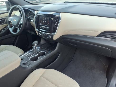 Used 2022 Chevrolet Traverse LS image 30