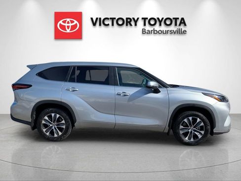 Used 2024 Toyota Highlander XLE image 6