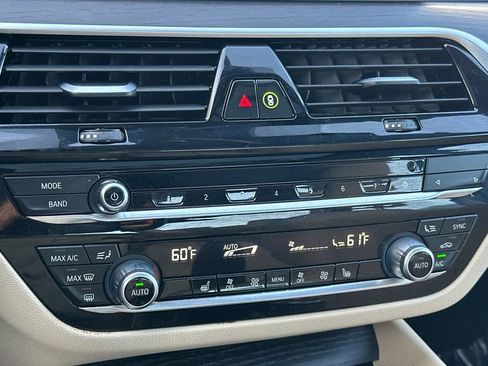 Used 2023 BMW 530e 530e iPerformance w/ Premium Package image 23