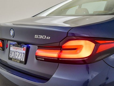 Certified 2022 BMW 530e w/ Premium Package image 12