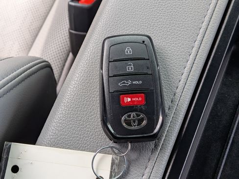 Used 2025 Toyota Tundra Limited AWD/4WD image 36