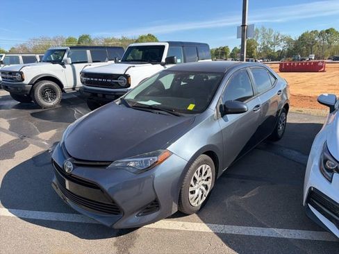 Used 2018 Toyota Corolla LE image 1