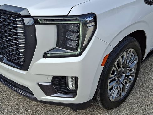 Used 2023 GMC Yukon Denali Ultimate image 11