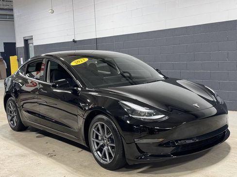 Used 2023 Tesla Model 3 Standard Range image 2