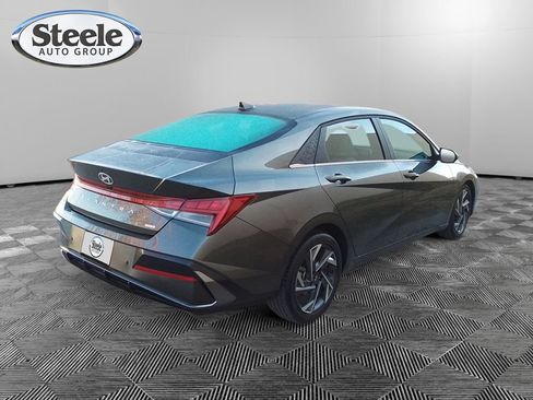 Used 2024 Hyundai Elantra Limited image 5