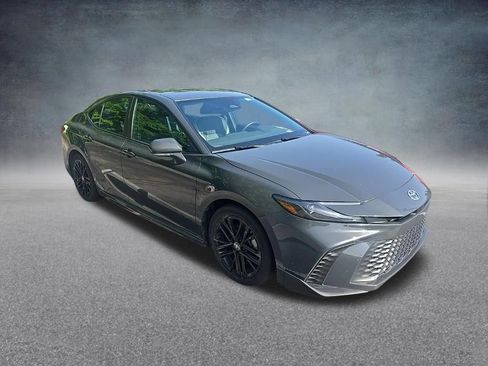 Used 2025 Toyota Camry SE FWD image 10