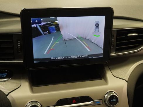 Used 2022 Ford Explorer XLT w/ Equipment Group 202A image 37