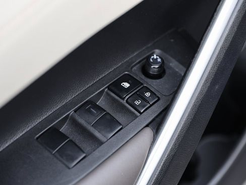 Used 2022 Toyota Corolla Cross XLE w/ Convenience Package image 18