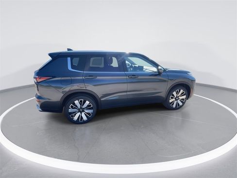 New 2025 Mitsubishi Outlander SE image 9