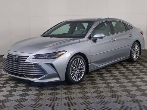 Used 2019 Toyota Avalon Limited image 12