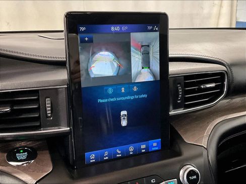 Used 2020 Ford Explorer Platinum w/ Premium Technology Package image 19