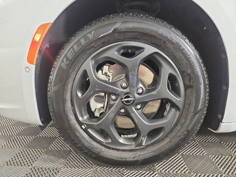 Used 2024 Chrysler Pacifica Premium FWD image 35