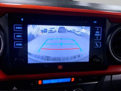 Used 2018 Toyota Tacoma TRD Sport AWD/4WD image 27