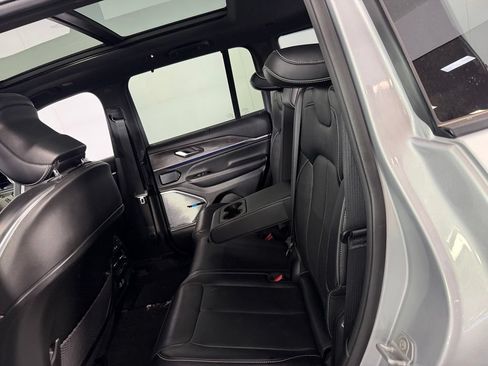 Used 2022 Jeep Grand Cherokee Overland w/ Adv Protech Group III AWD/4WD image 27