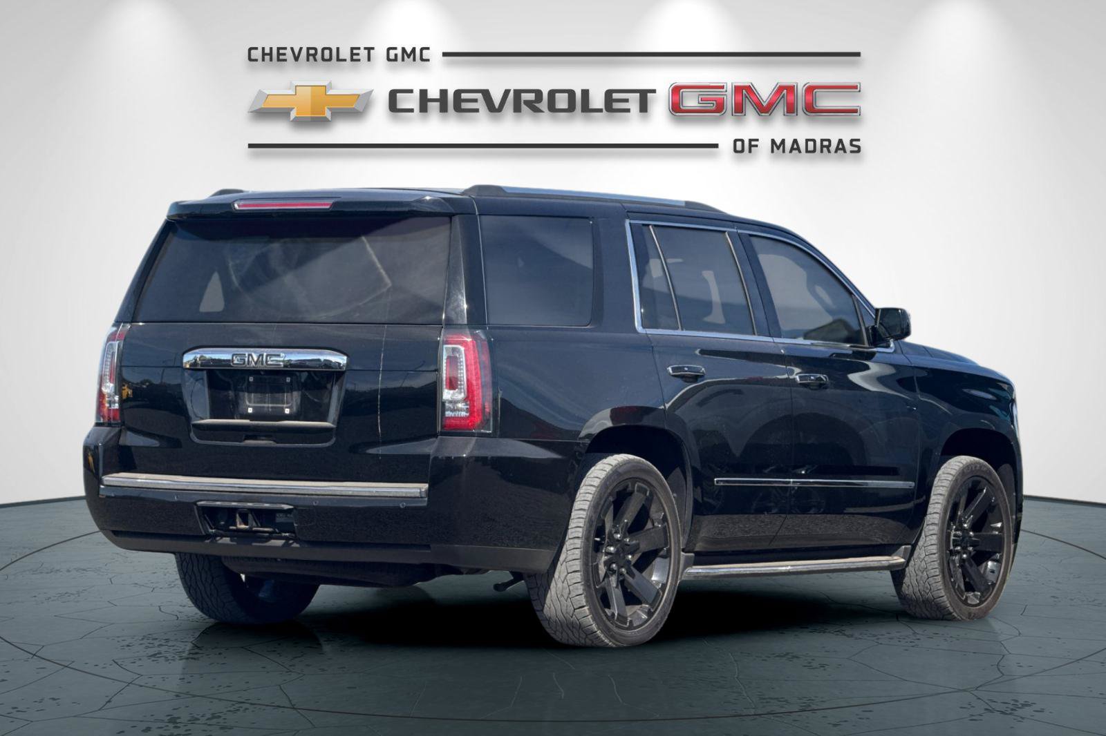 Used 2017 GMC Yukon Denali w/ Open Road Package AWD/4WD image 3