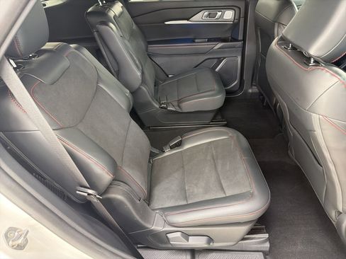 Used 2025 Ford Explorer ST AWD/4WD image 29