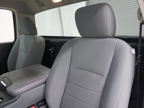 Used 2017 RAM 1500 Express RWD image 11