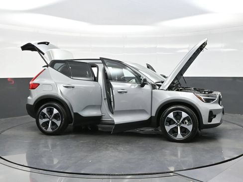 Used 2026 Volvo XC40 B5 Plus AWD/4WD image 44
