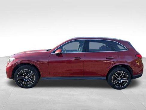 Used 2025 Mercedes-Benz GLC 300 4MATIC image 4