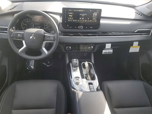 New 2026 Mitsubishi Outlander ES image 11