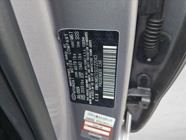 Used 2025 Hyundai Elantra Limited FWD image 14