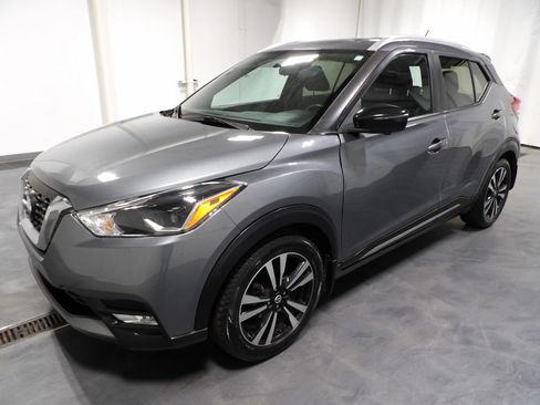 Used 2019 Nissan Kicks SR FWD image 3